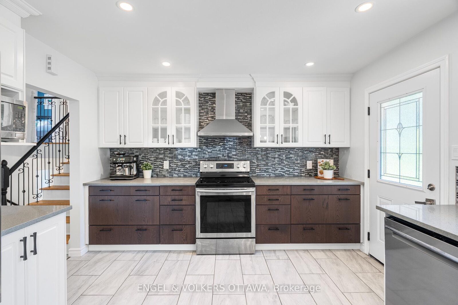 Property Photo:  1941 Conrad Avenue  ON K1H 6V7 