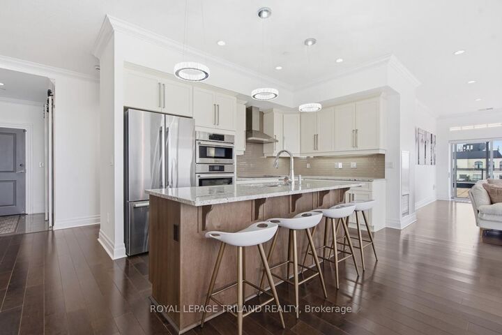 Property Photo:  240 Villagewalk Boulevard 1403  ON N6G 0P6 