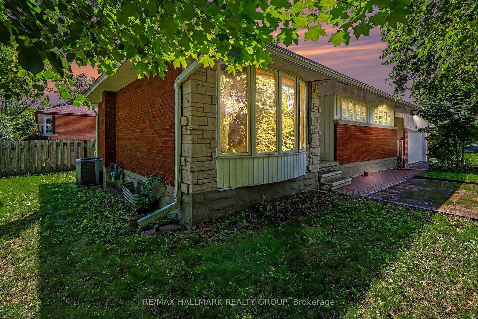 Property Photo: 2067 Bangor Street ON K1G 2X6