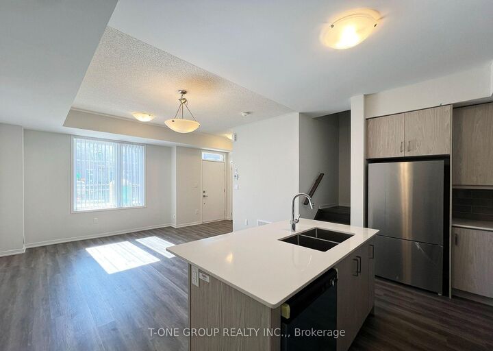 Property Photo:  90 Honeycrisp Crescent Th 362  ON L4K 0N7 