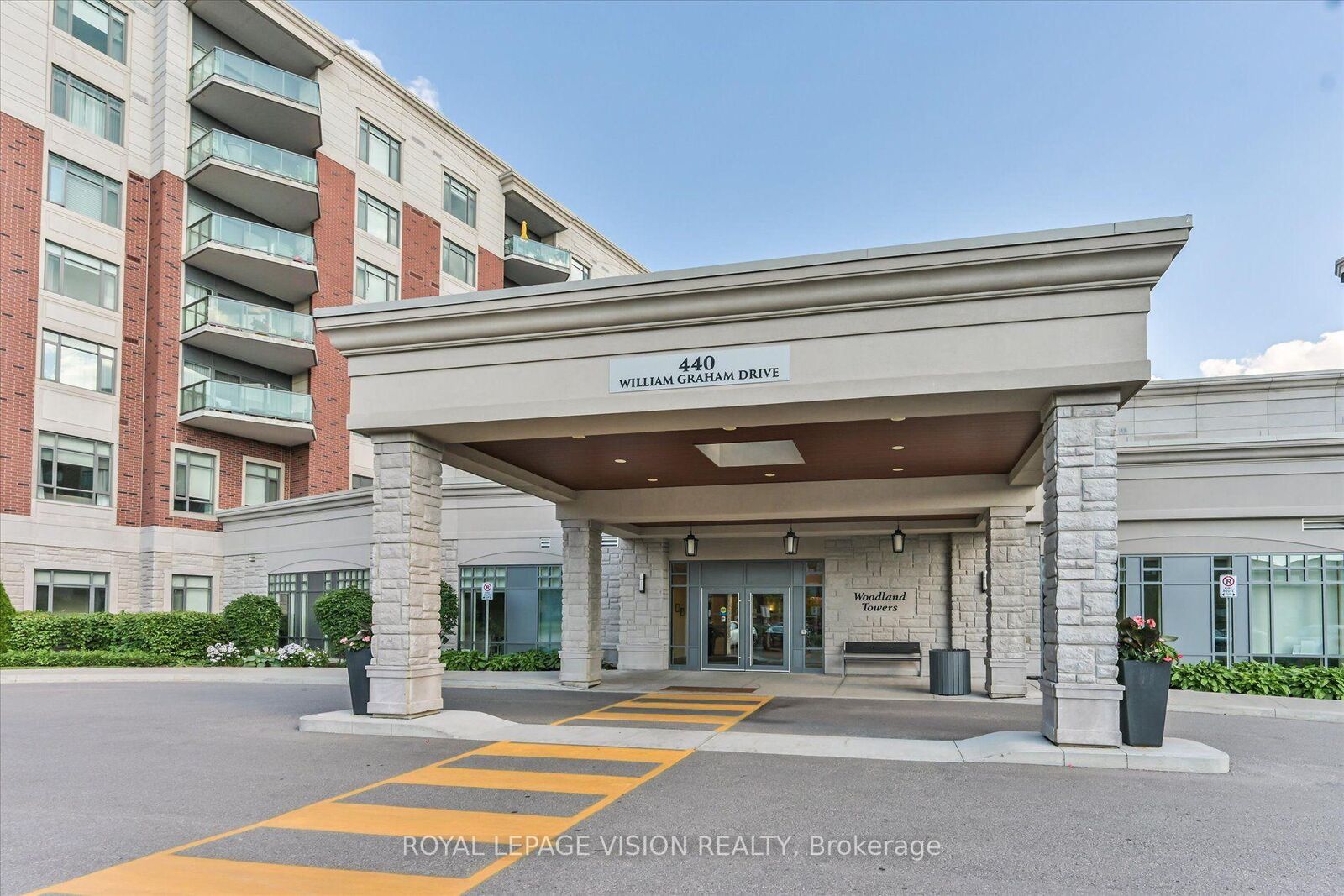 Property Photo:  440 William Graham Drive 403  ON L4G 7C7 