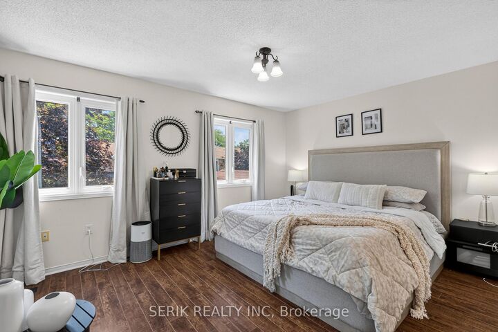 Property Photo:  550 Steddick Court 48  ON L5R 3S8 