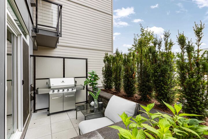 Property Photo: 30494 Cardinal Avenue 106 BC V2T 0M1