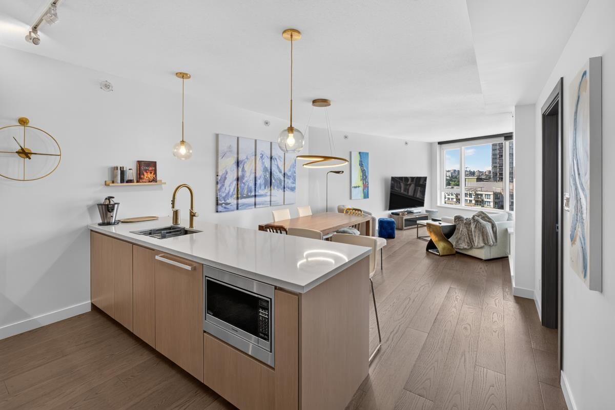 Property Photo: 68 Smithe Street 1110 BC V6B 0P4