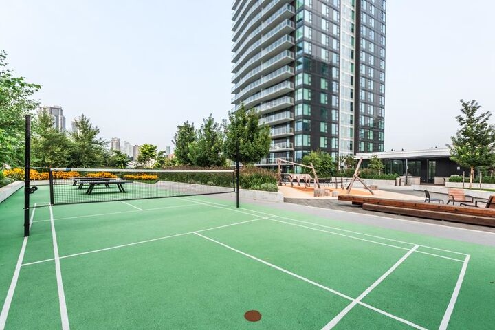 Property Photo: 318 Alderson Avenue 1305 BC V3K 0J1