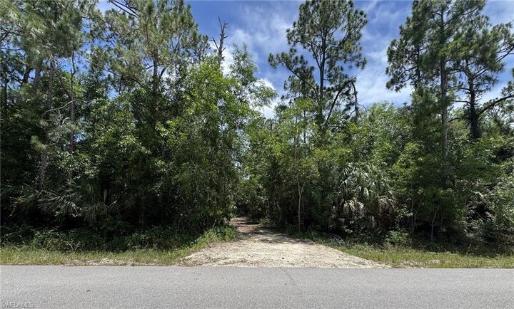 Property Photo: 930 24th Ave NE FL 34120