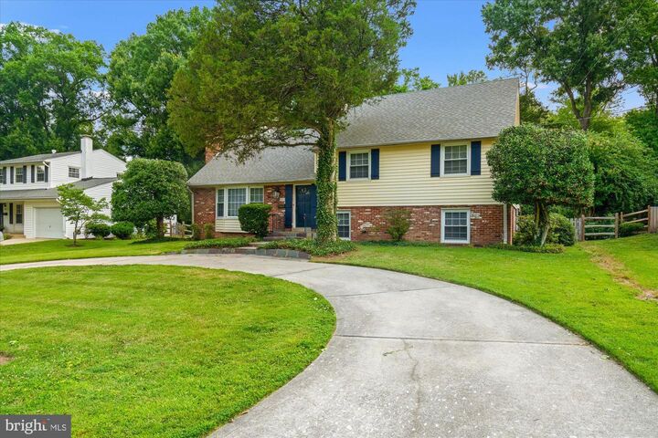 Property Photo: 8403 W Boulevard Drive VA 22308