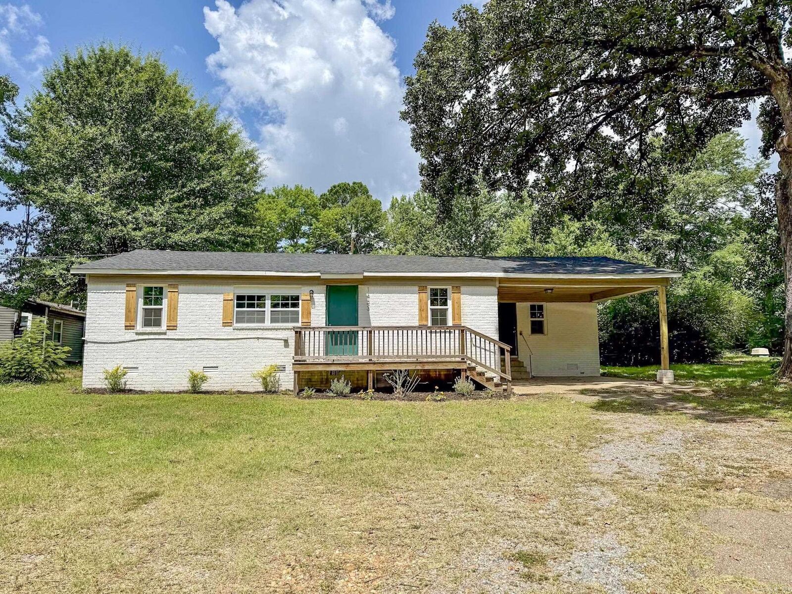 Property Photo:  1423 1/2 S East St  AR 72015 