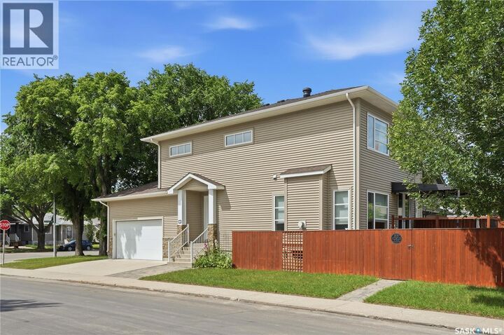 Property Photo:  1623 Broadway Avenue  SK S7H 2B2 