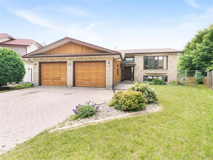 Property Photo: 39 Denman Crescent MB R3T 5R8