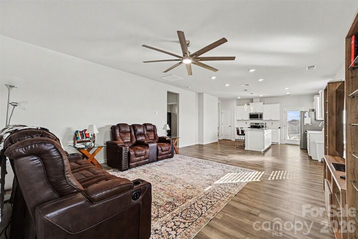Property Photo: 5192 Duck Lane NC 28609