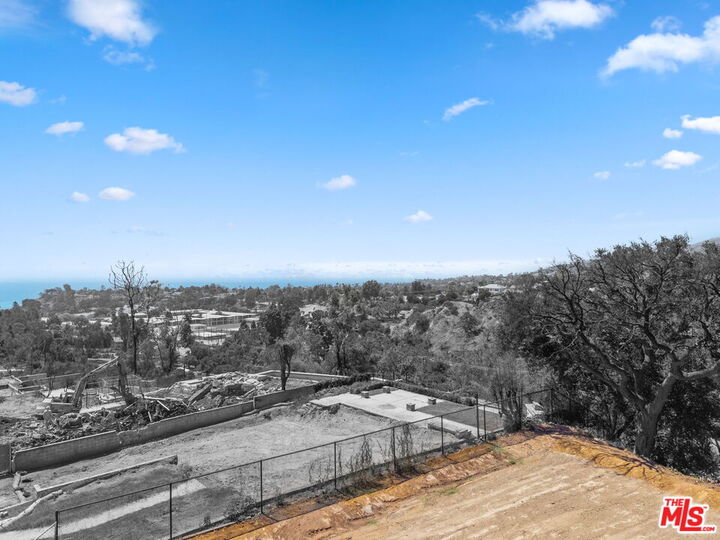 Property Photo:  1225 Rimmer Ave  CA 90272 