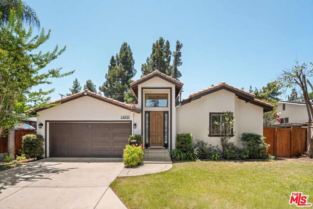 Property Photo: 14830 Huston St CA 91403