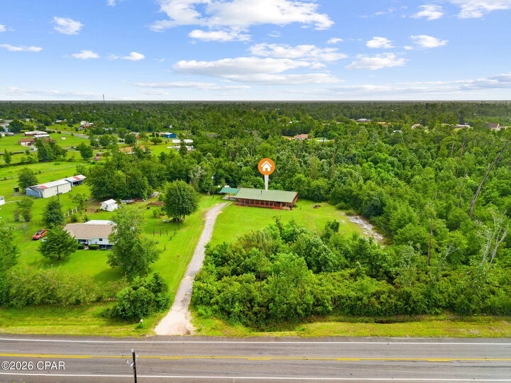 Property Photo: 8306 Highway 2301 FL 32466