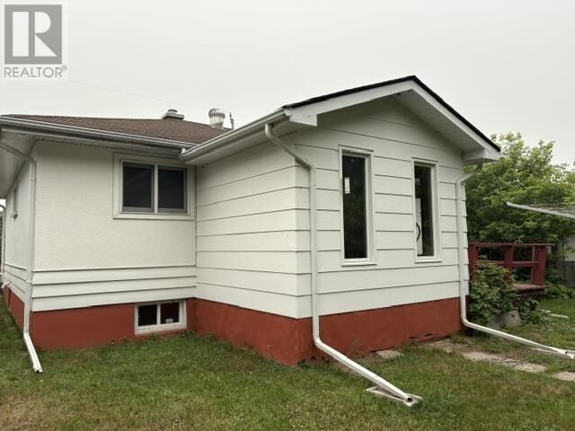 Property Photo: 143 Matthews Street ON P7A 3K8
