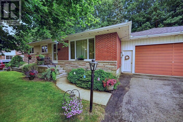 21 Fairway Crescent — photo 1