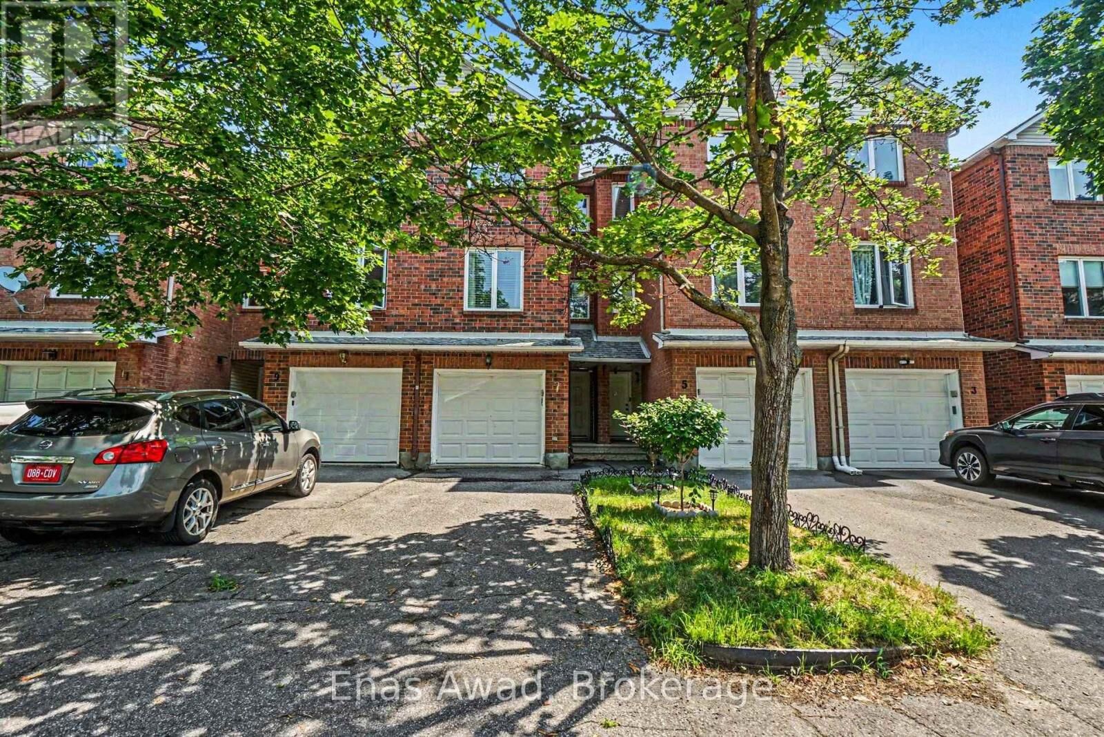 Property Photo: 7 Rothbury Crescent ON K1K 4N4