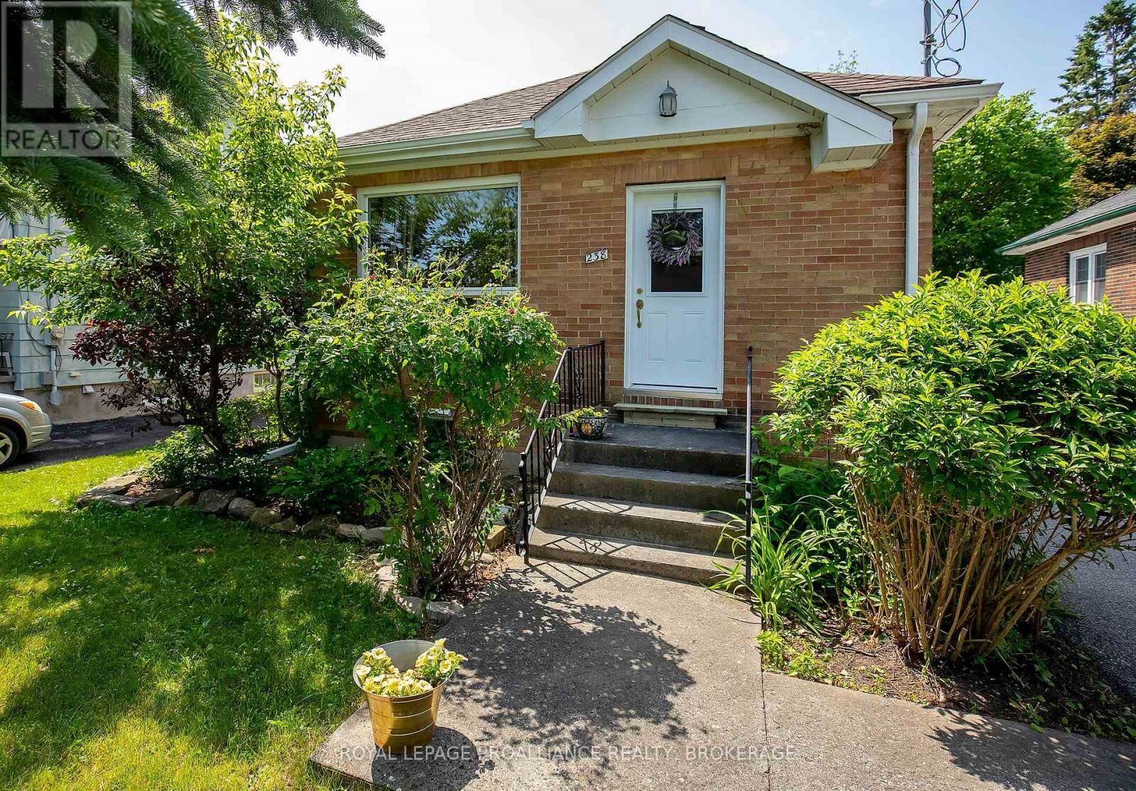 Property Photo: 238 Mack Street ON K7L 1P7