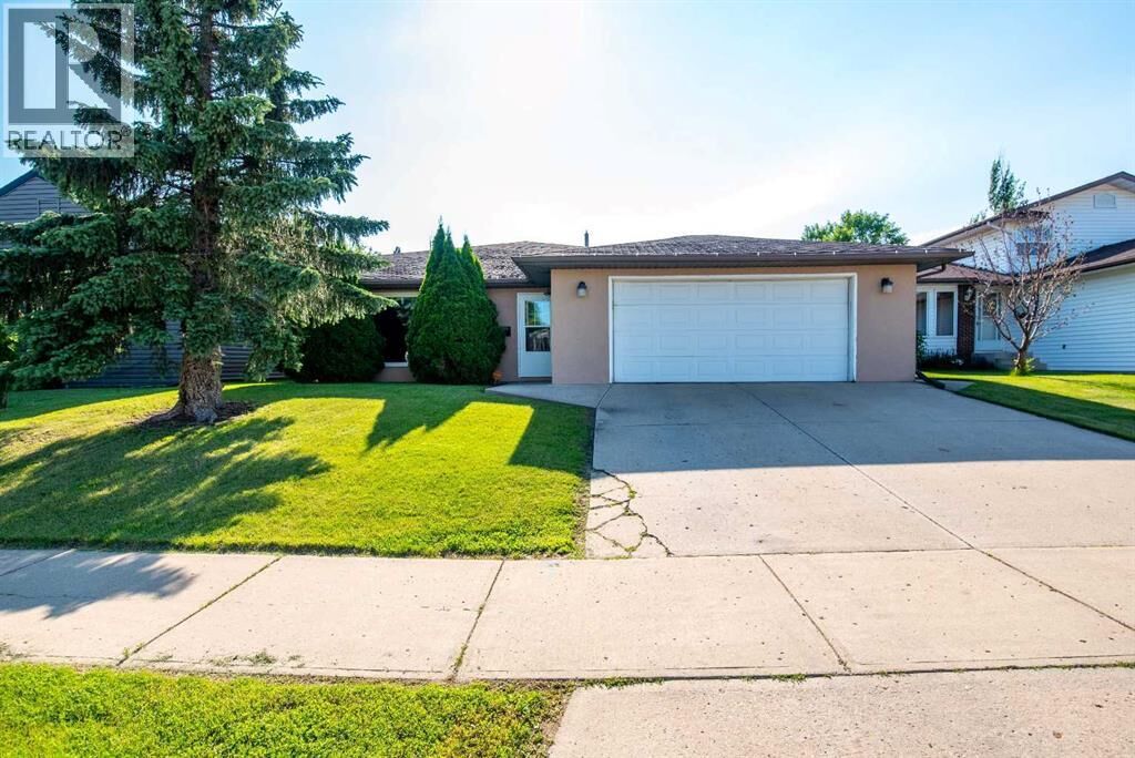 Property Photo:  2604 57 A Avenue  AB T9V 2M4 