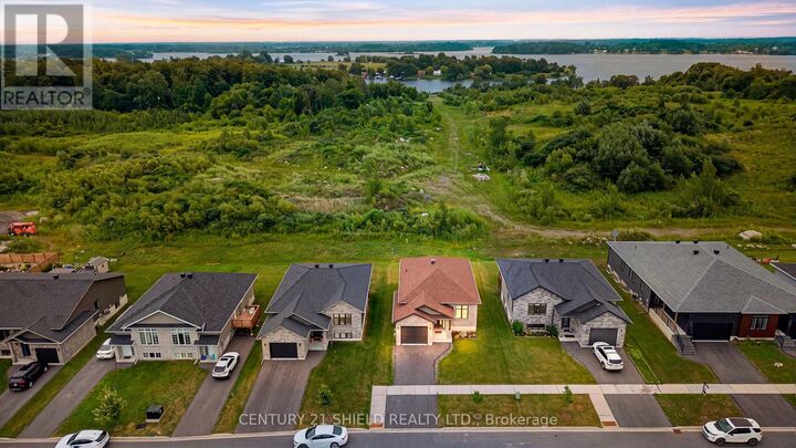 Property Photo:  2296 Crewson Court  ON K6H 0H9 