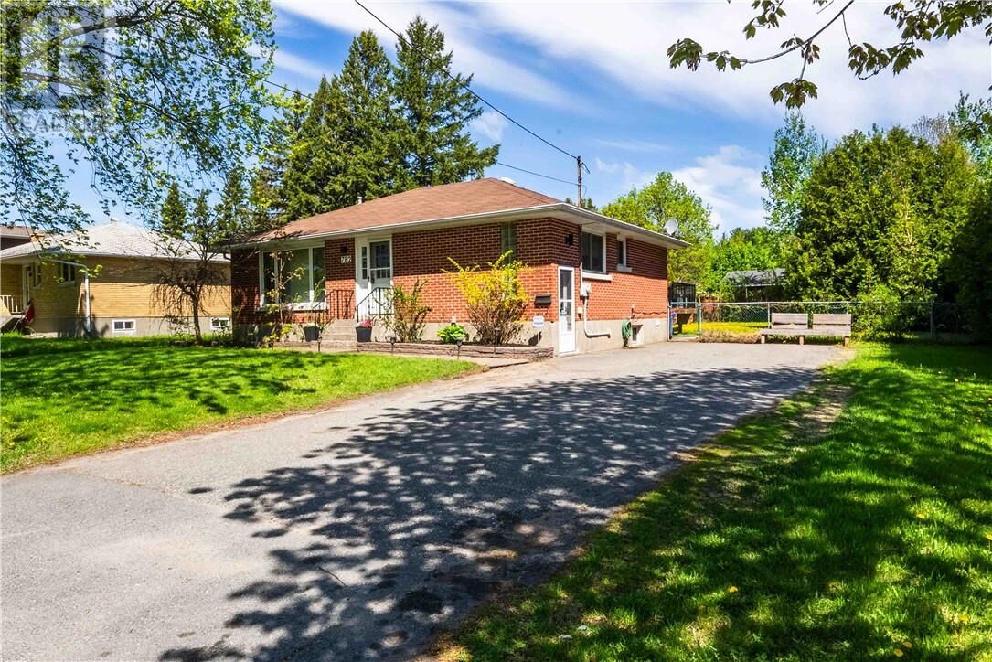 Property Photo: 782 Robinson Drive ON P3E 2J3