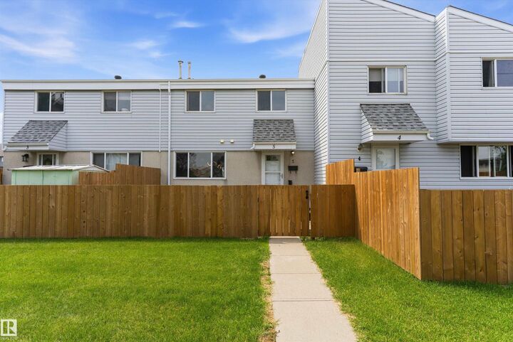 5 McLeod Place NW — photo 1