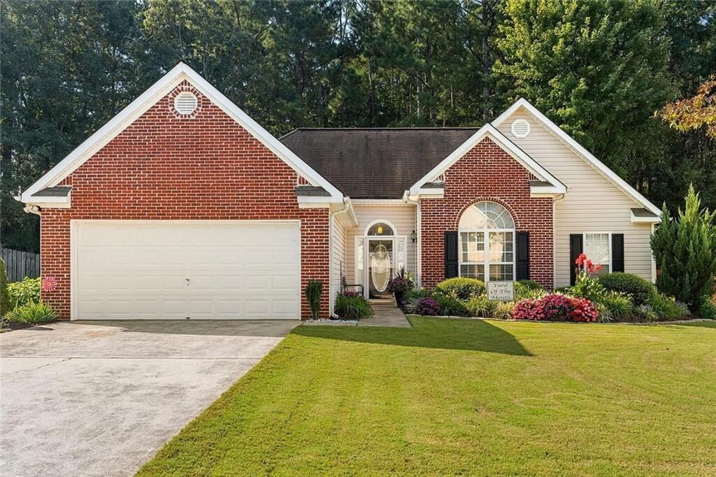 Property Photo: 1114 Chateau Terrace GA 30253
