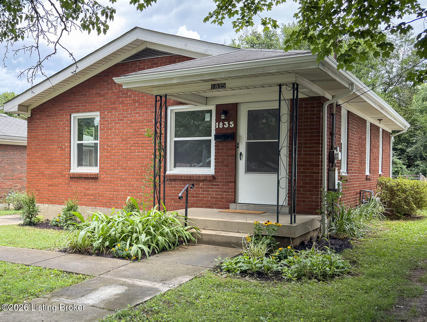 Property Photo:  1835 Payne St  KY 40206 