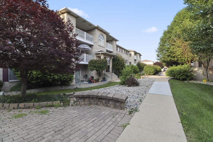 Property Photo:  2021 W 75th Place 25  IN 46410 