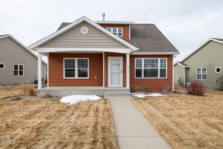 Property Photo:  1018 Bremner Avenue  ND 58503 
