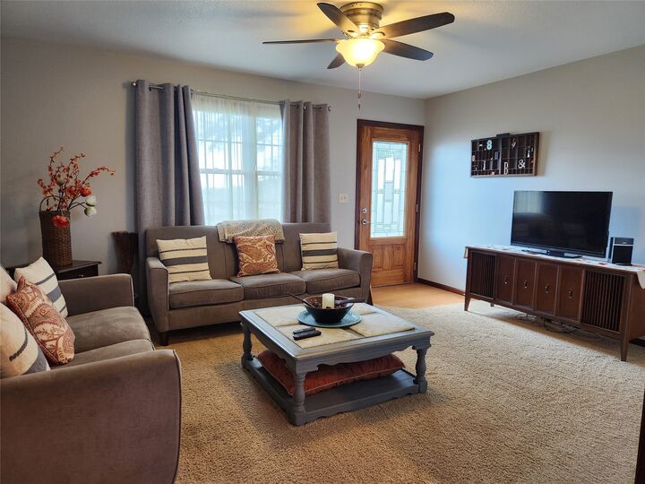 Property Photo:  1606 Green Street  IA 52577 