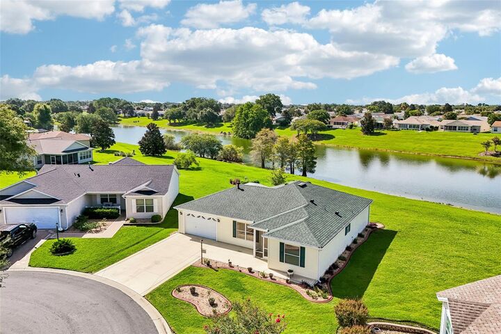 Property Photo: 917 Eastmont Court FL 32162