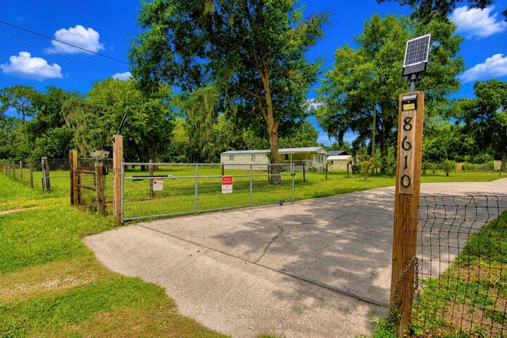 Property Photo: 8610 State Road 33 N FL 33809