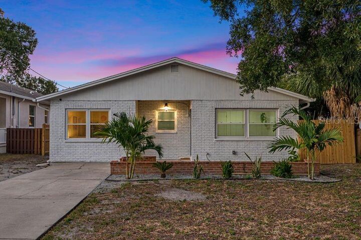 Property Photo: 4409 W Pearl Avenue FL 33611