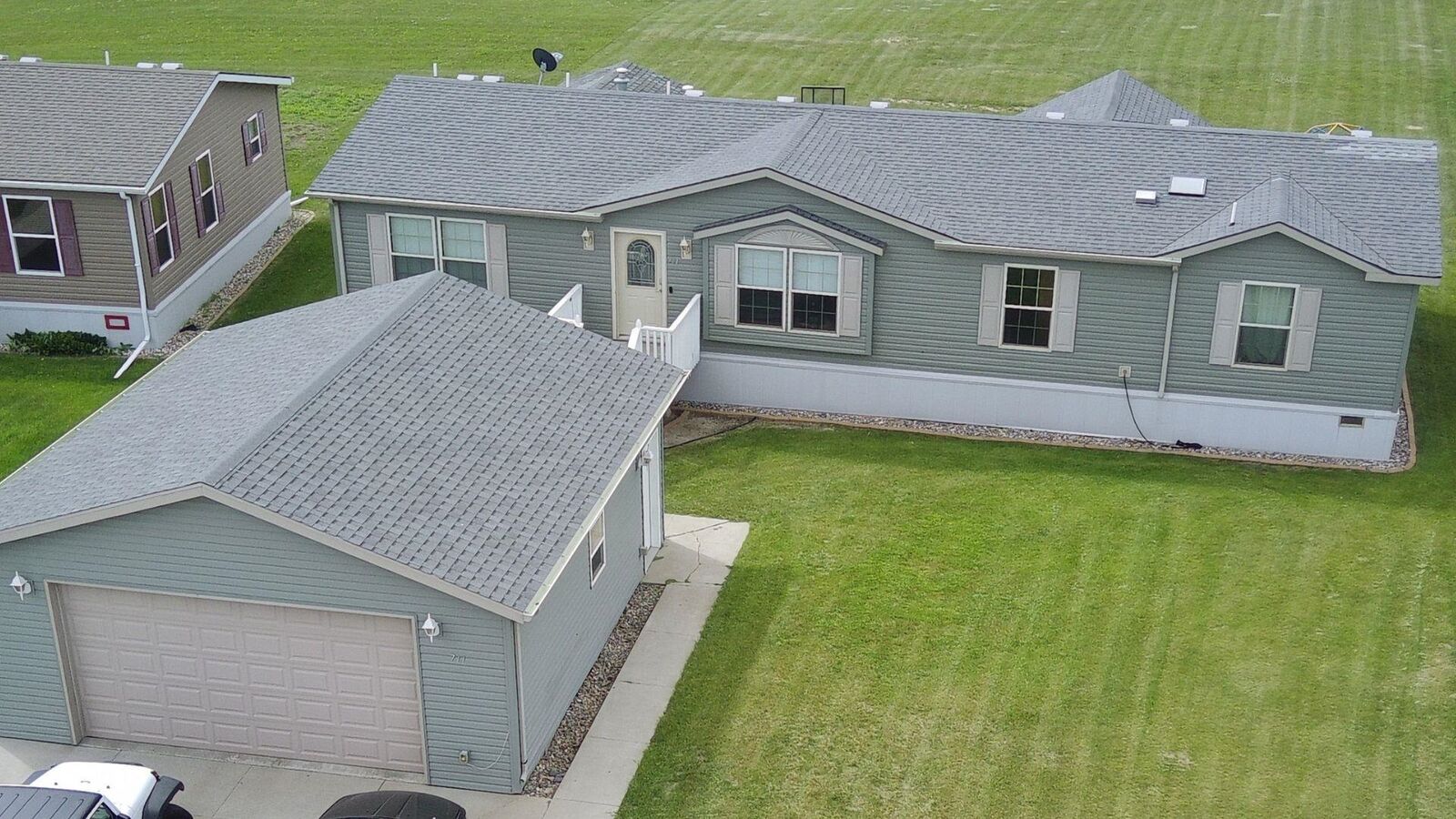 Property Photo: 711 Aster Loop ND 58701