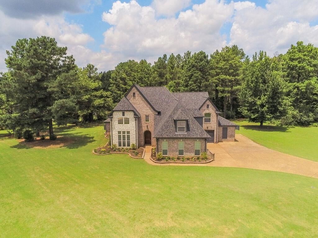 Property Photo: 15 Kimberly Cv TN 38017