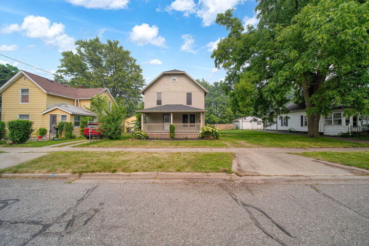 Property Photo: 841 Bennett Street MI 49202