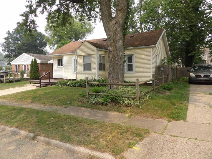 Property Photo: 921 Burns Street MI 49120