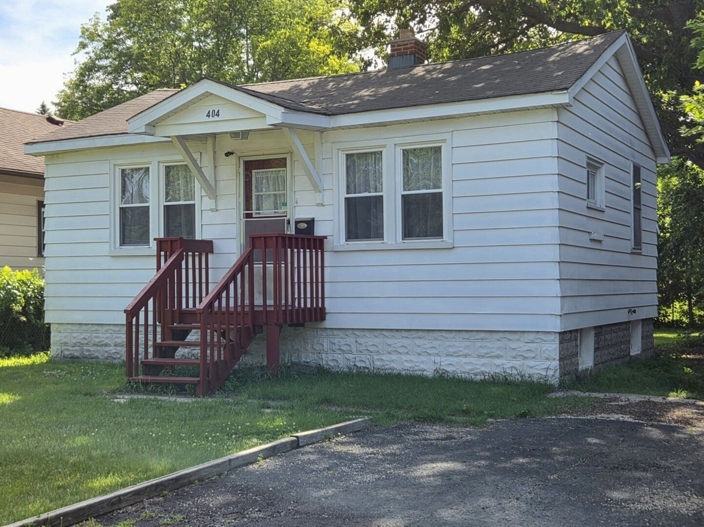Property Photo:  404 Morton Avenue  IL 60506 