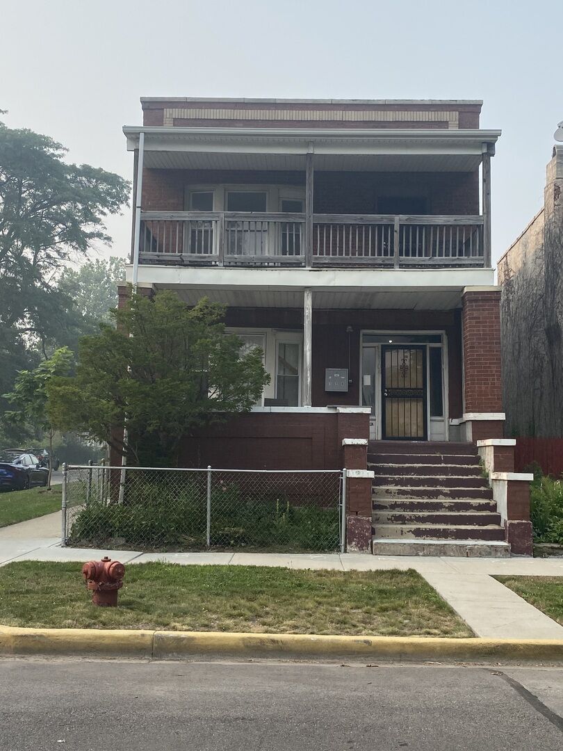 Property Photo: 2704 E 77th Street 2 IL 60649