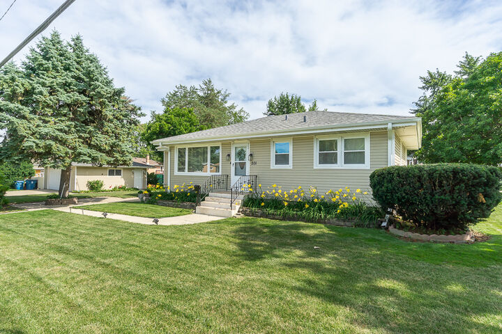 Property Photo:  201 S Michigan Avenue  IL 60101 