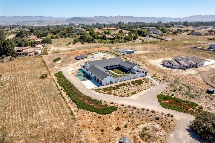 Property Photo: 2084 Westhampton Drive CA 93420