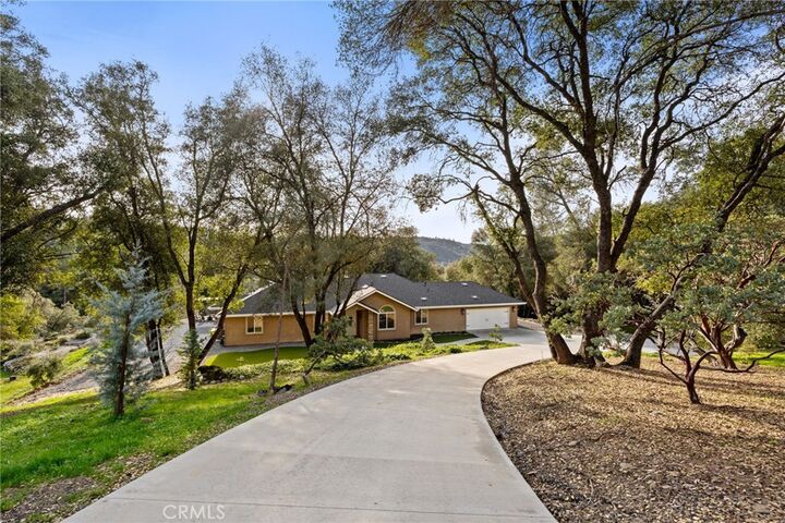 Property Photo:  38614 Bon Veu  CA 93644 