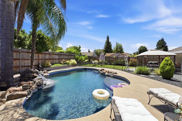 Property Photo:  173 Rowland Court  CA 95632 