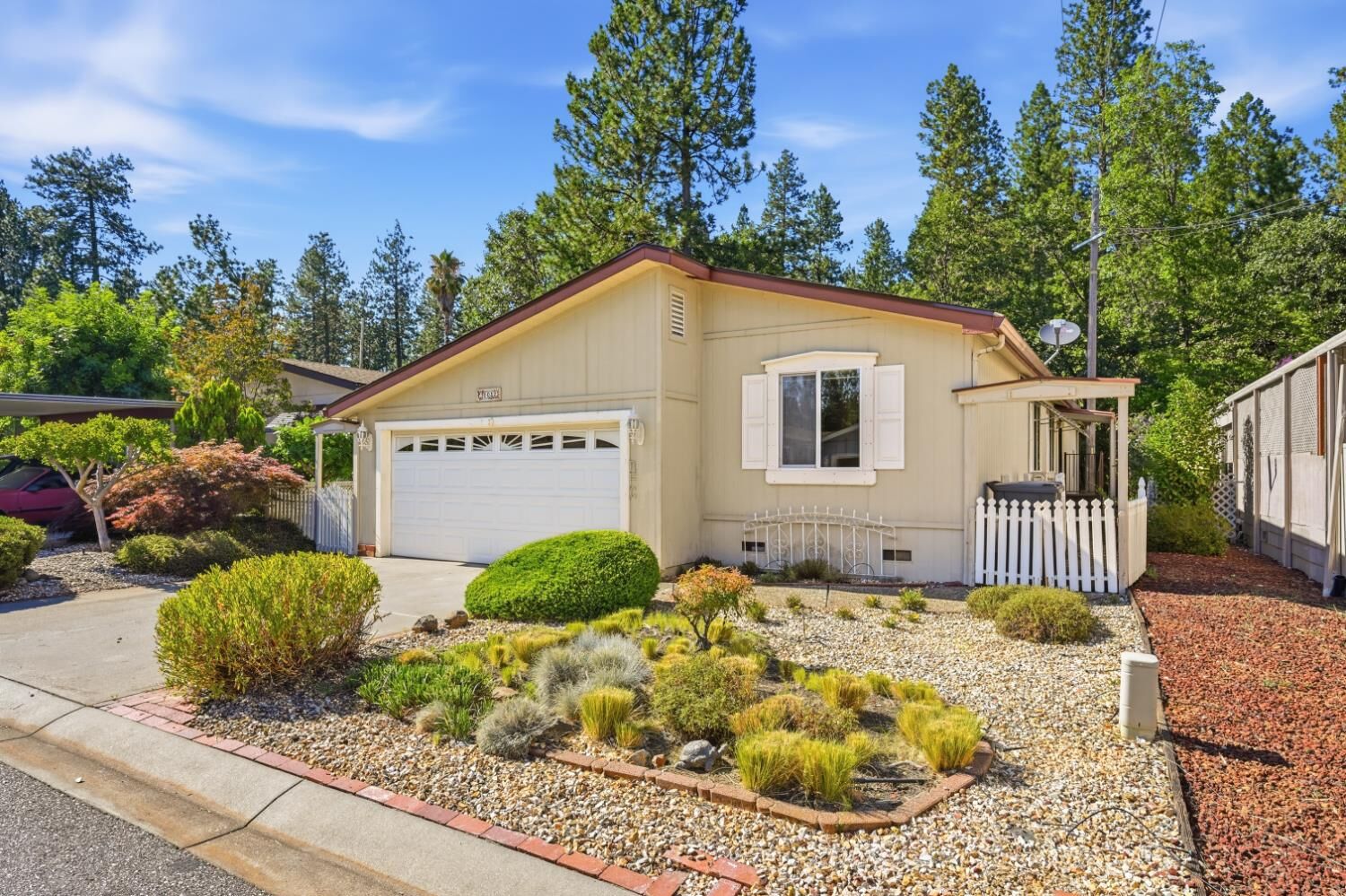 Property Photo: 10052 Dalewood Way CA 95949