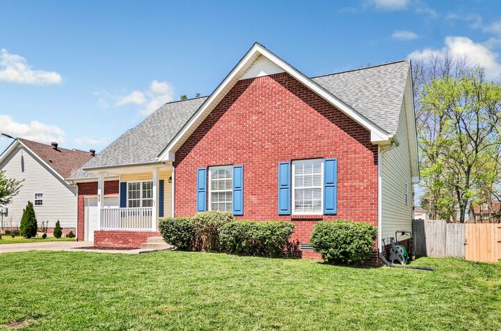 Property Photo: 1305 Southwood Ct TN 37042