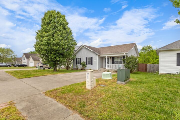 Property Photo:  557 Oakmont Dr  TN 37042 