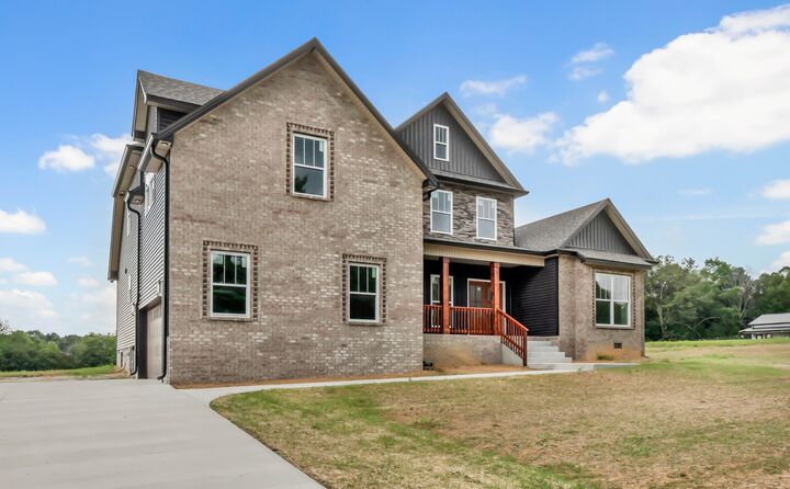 Property Photo: 4807 Hunter Rd TN 37171