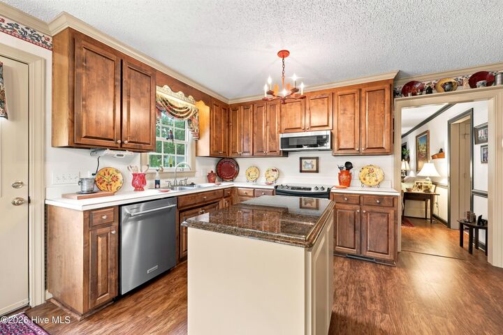 Property Photo:  2512 Hickory Street  NC 28562 