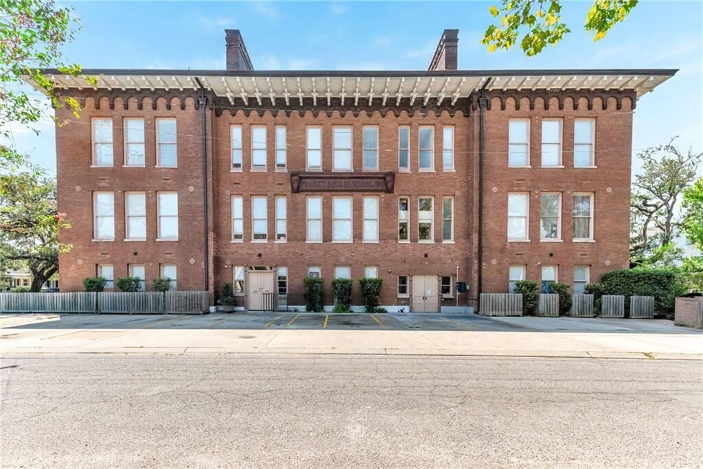 Property Photo: 3601 Camp Street 105 LA 70115